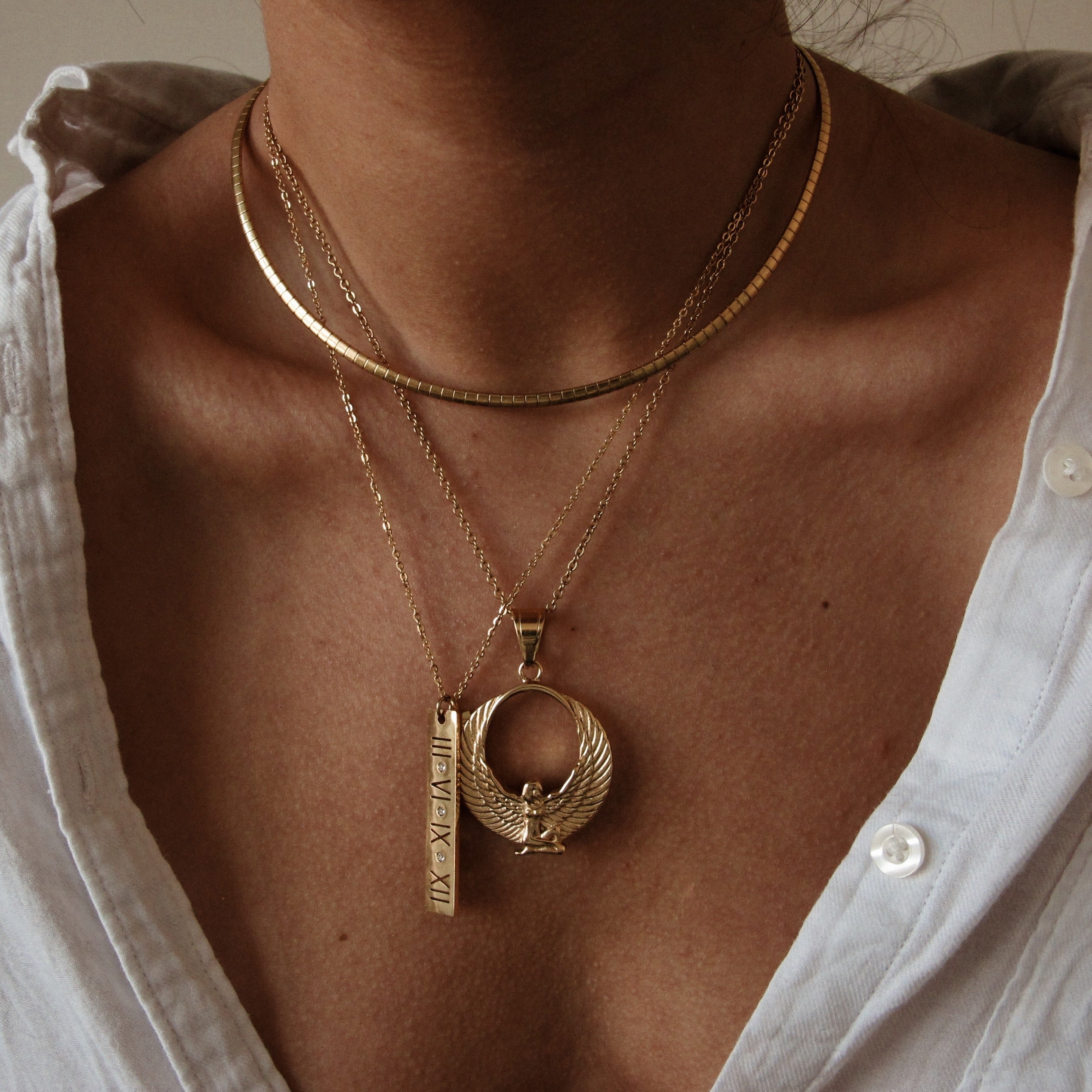 Stacking gold necklace choker