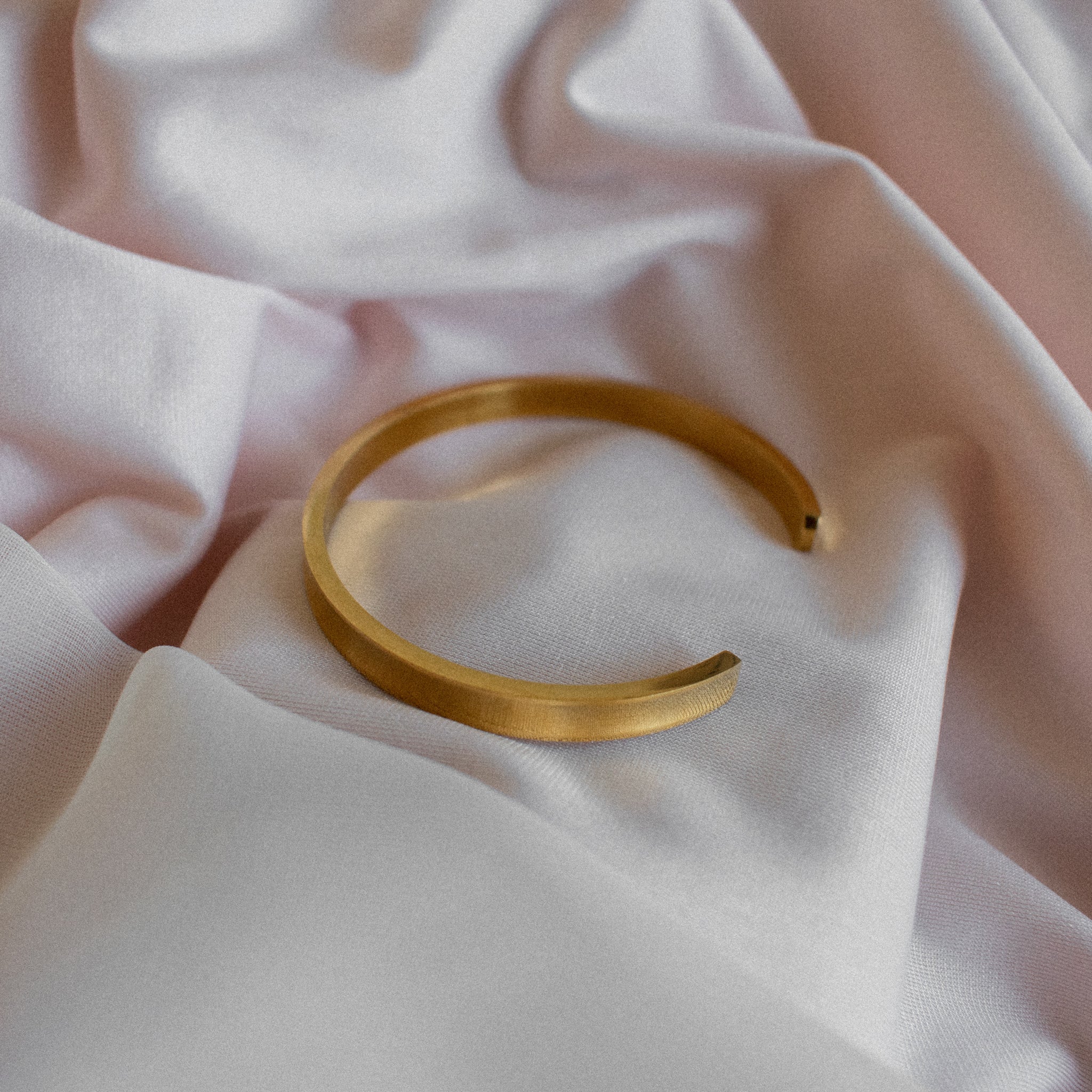 Waterproof gold bangle