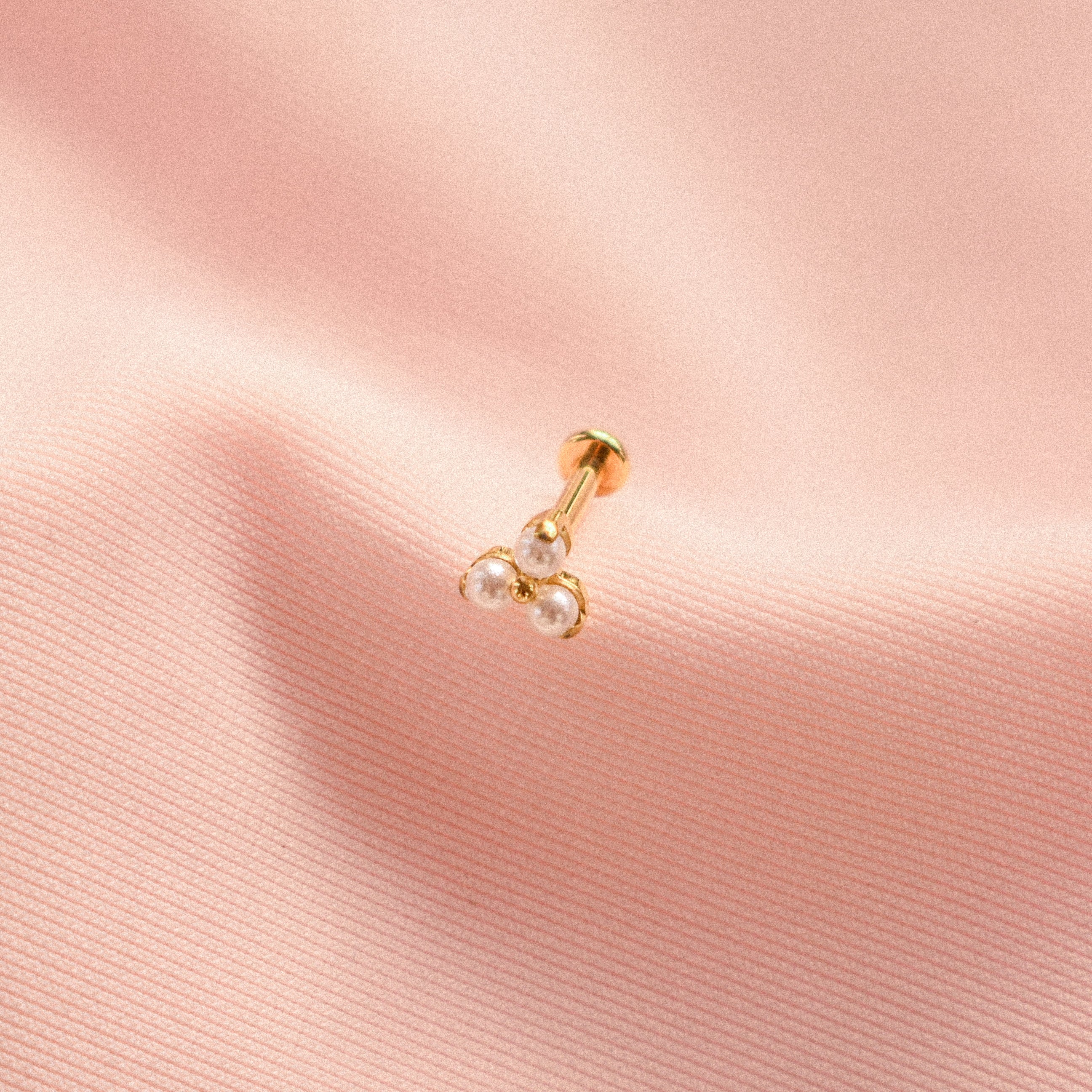 “Pilar” Tiny Pearl Earring