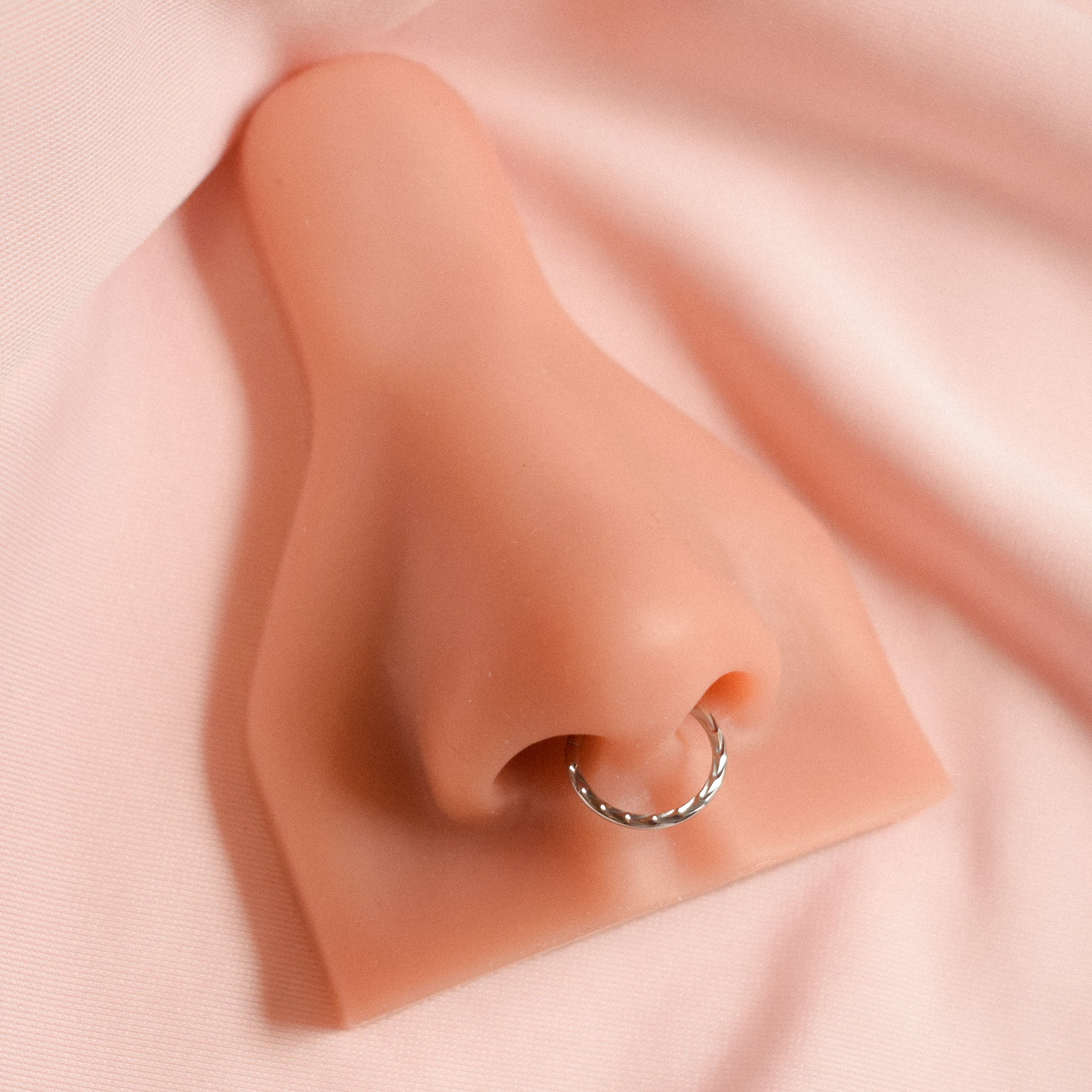 “Reyan” Chevron Click Hinged Hoop Ring