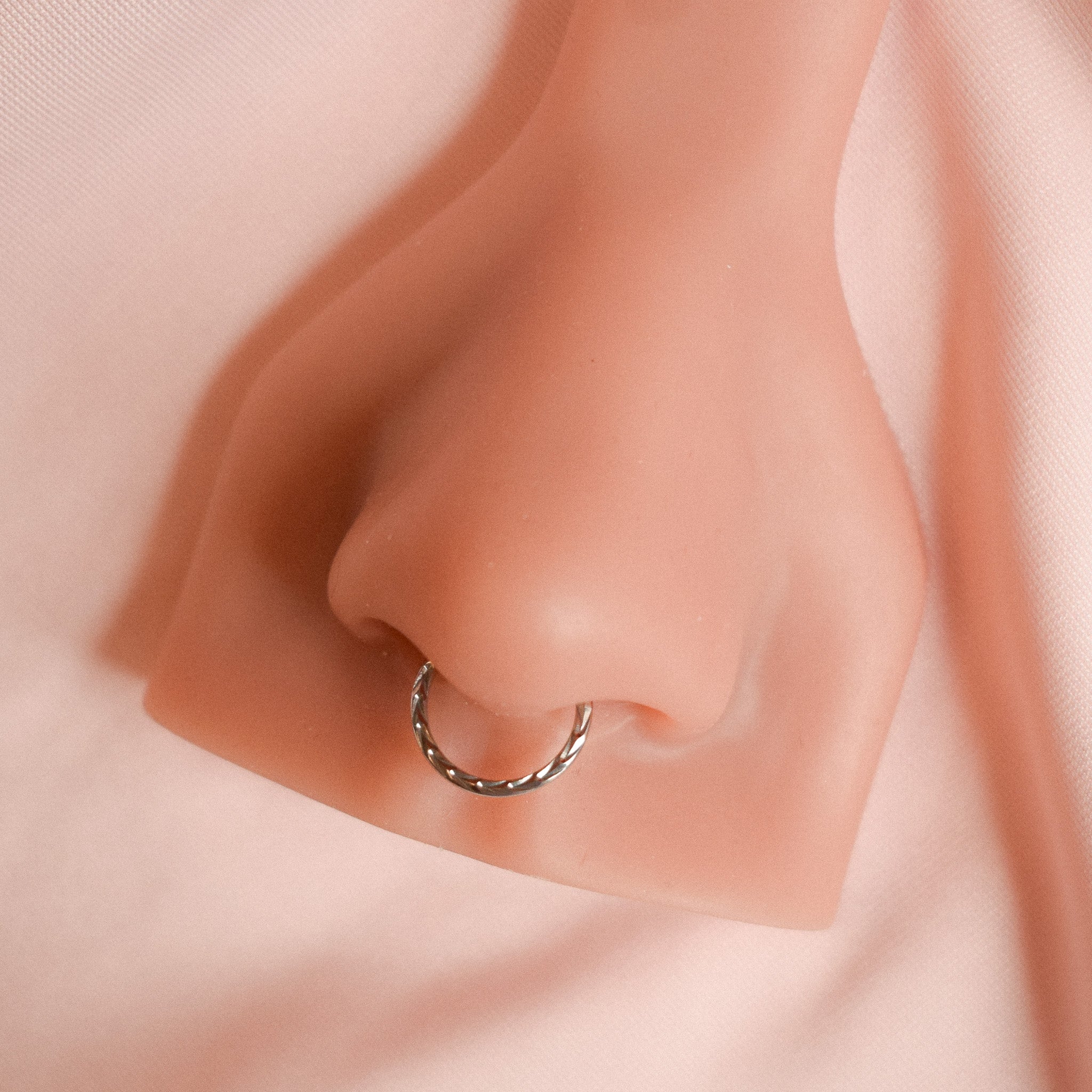 “Reyan” Chevron Click Hinged Hoop Ring