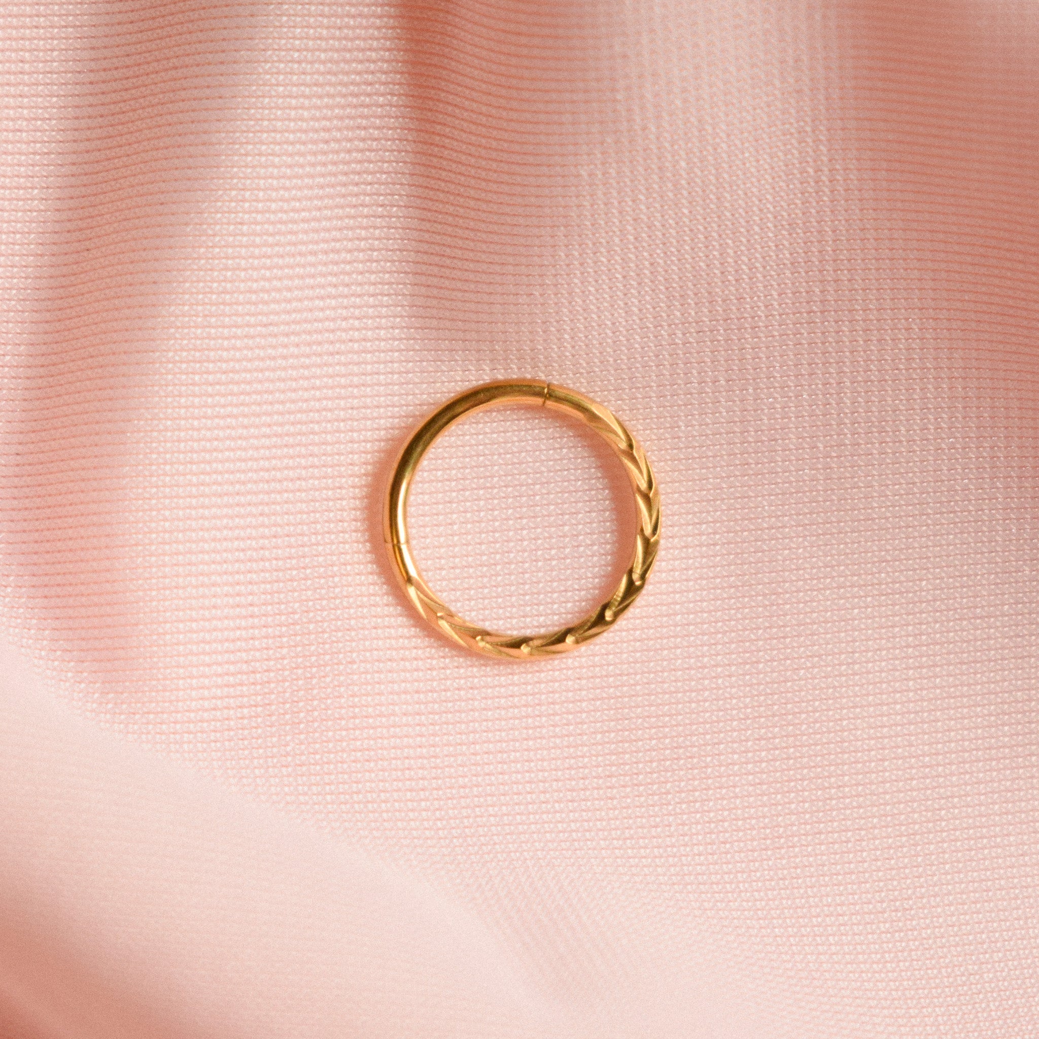 “Reyan” Chevron Click Hinged Hoop Ring
