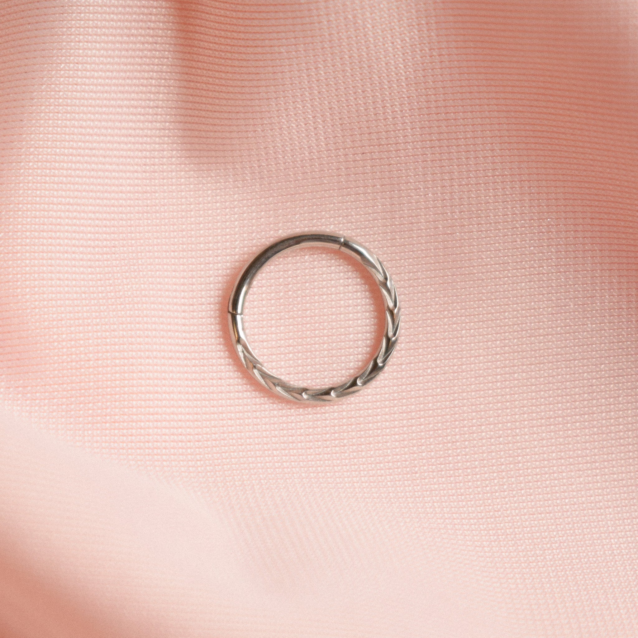 “Reyan” Chevron Click Hinged Hoop Ring
