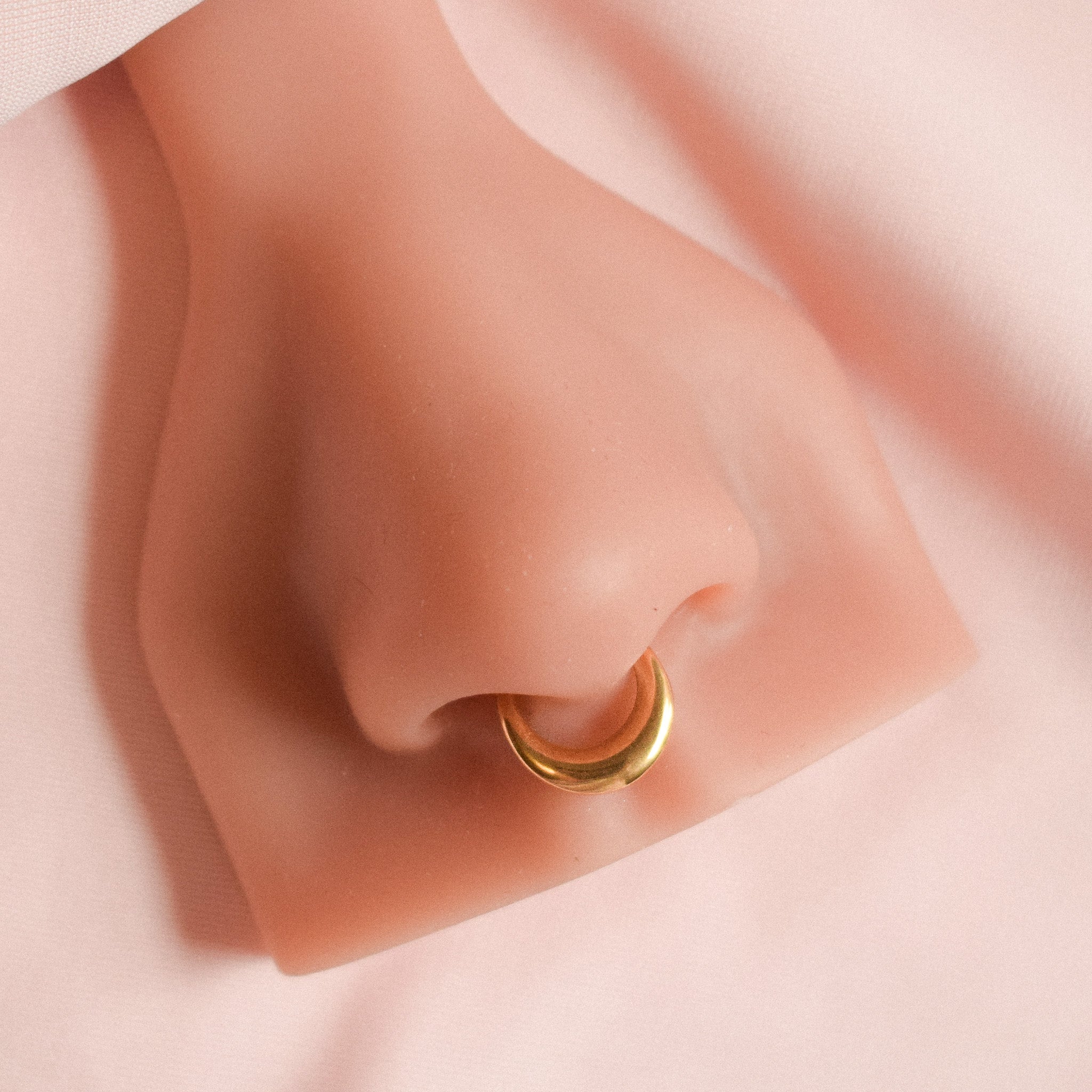 “Lorie” Chunky Click Hinged Hoop Ring