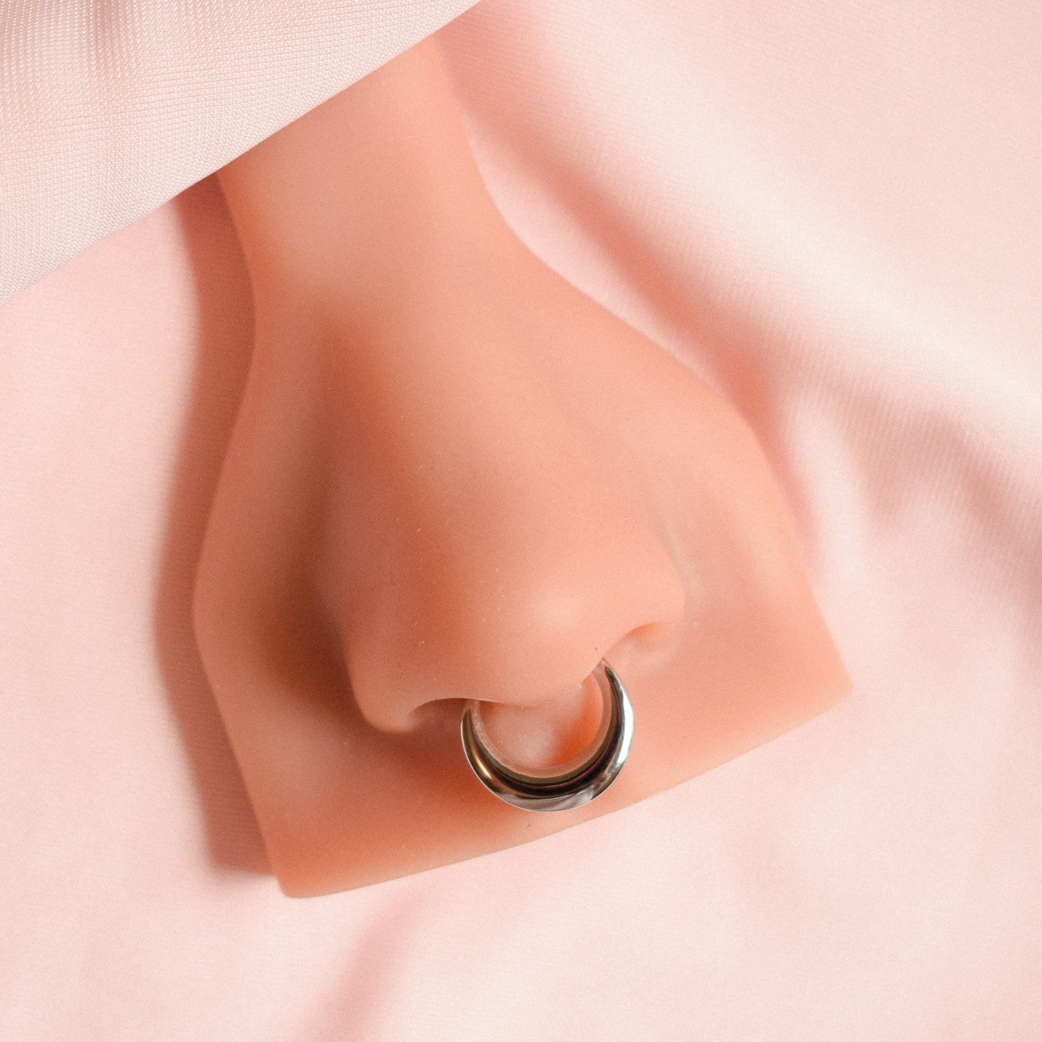 “Lorie” Chunky Click Hinged Hoop Ring