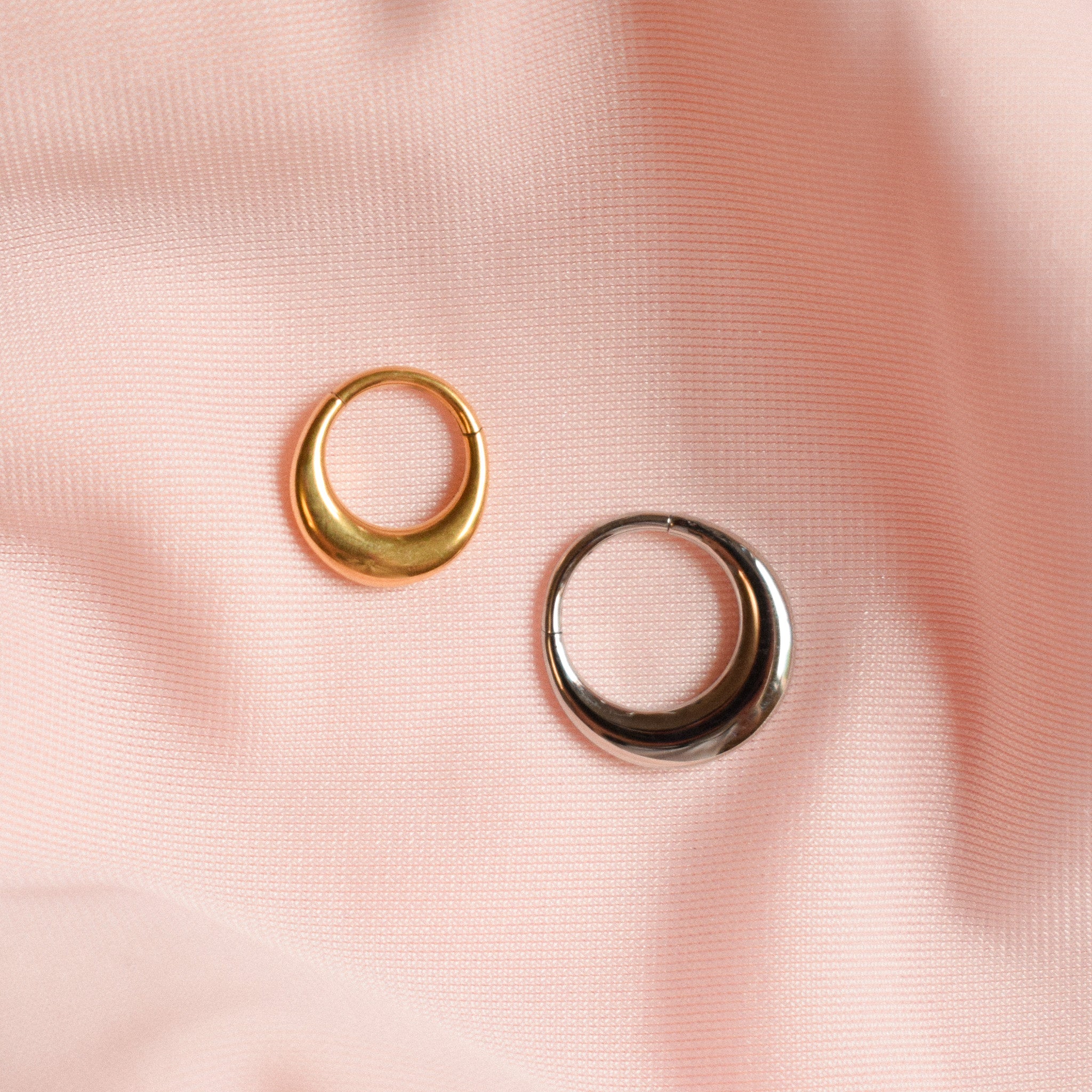 “Lorie” Chunky Click Hinged Hoop Ring