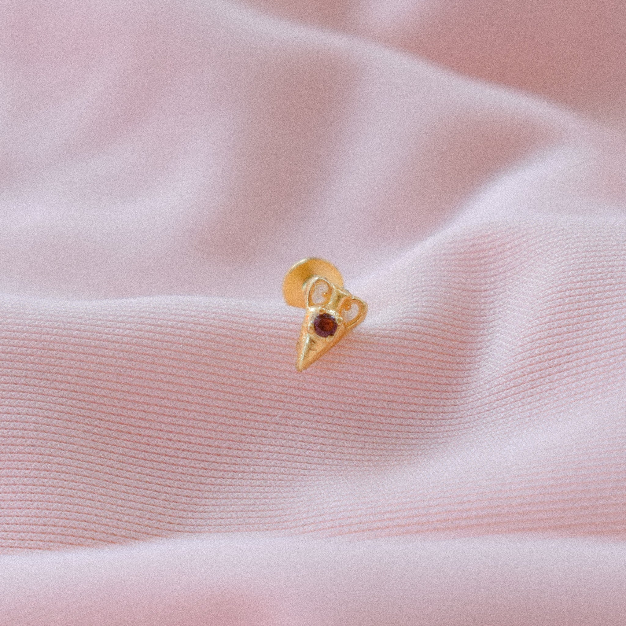 “Venus” Tiny Vase Earring