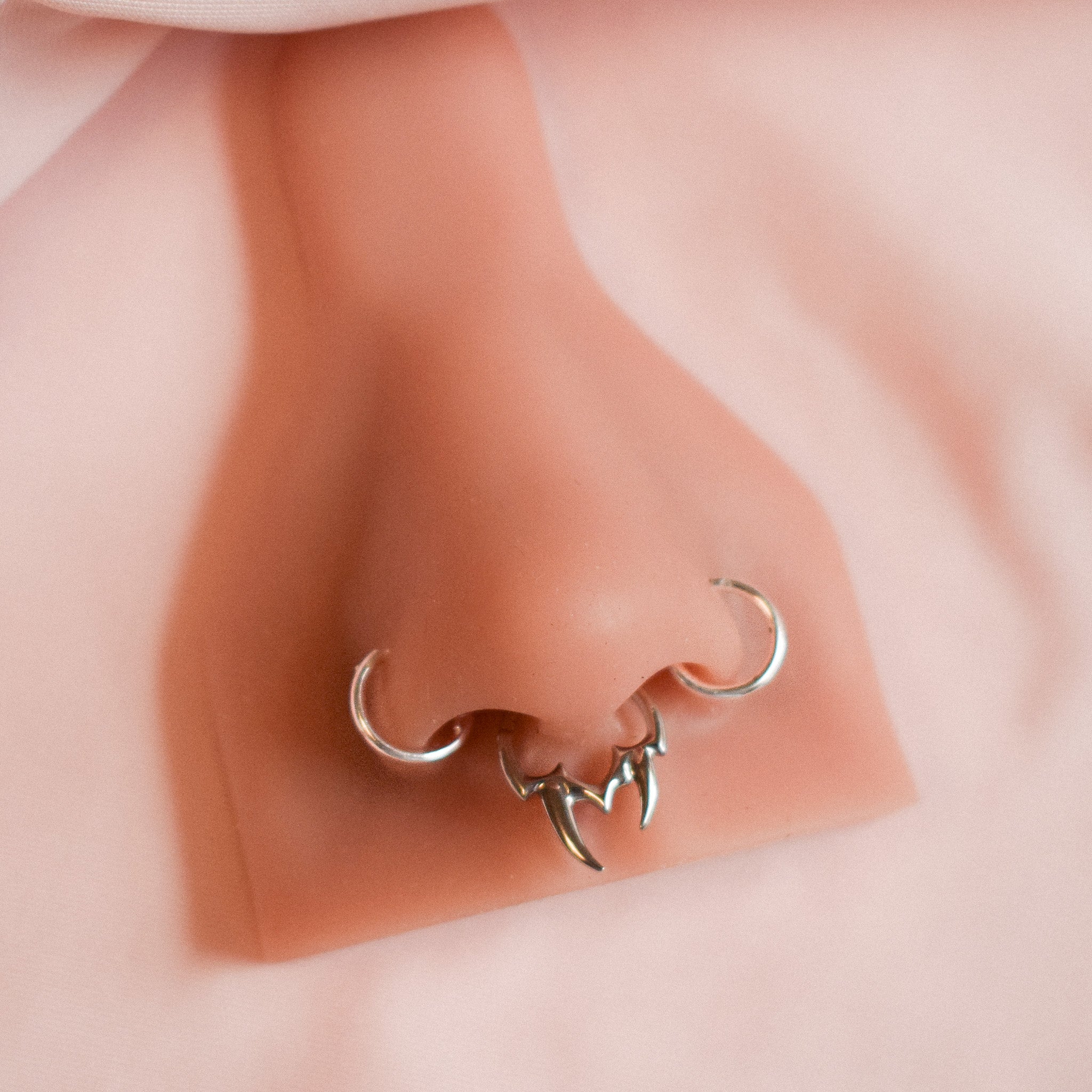 “Raven” Spike Click Hinged Hoop Ring