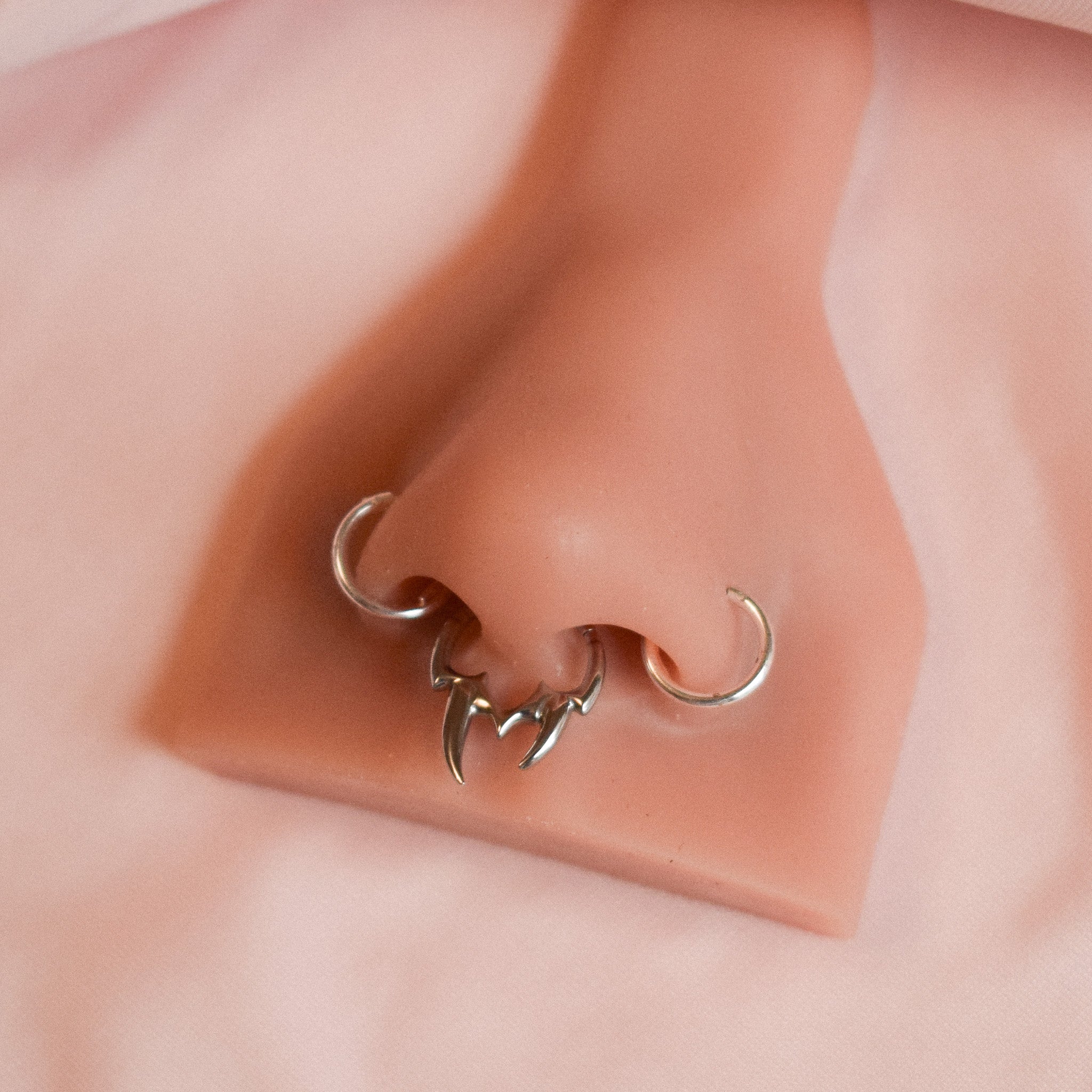 “Raven” Spike Click Hinged Hoop Ring