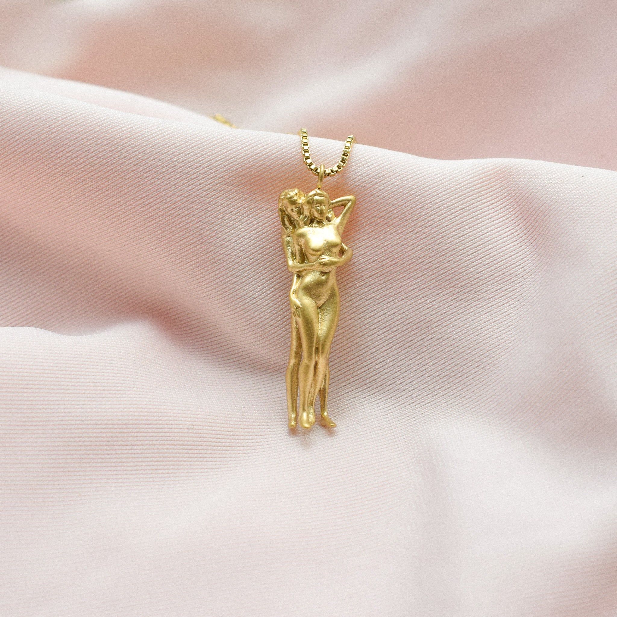"Embrace" Women Necklace (Preorder)
