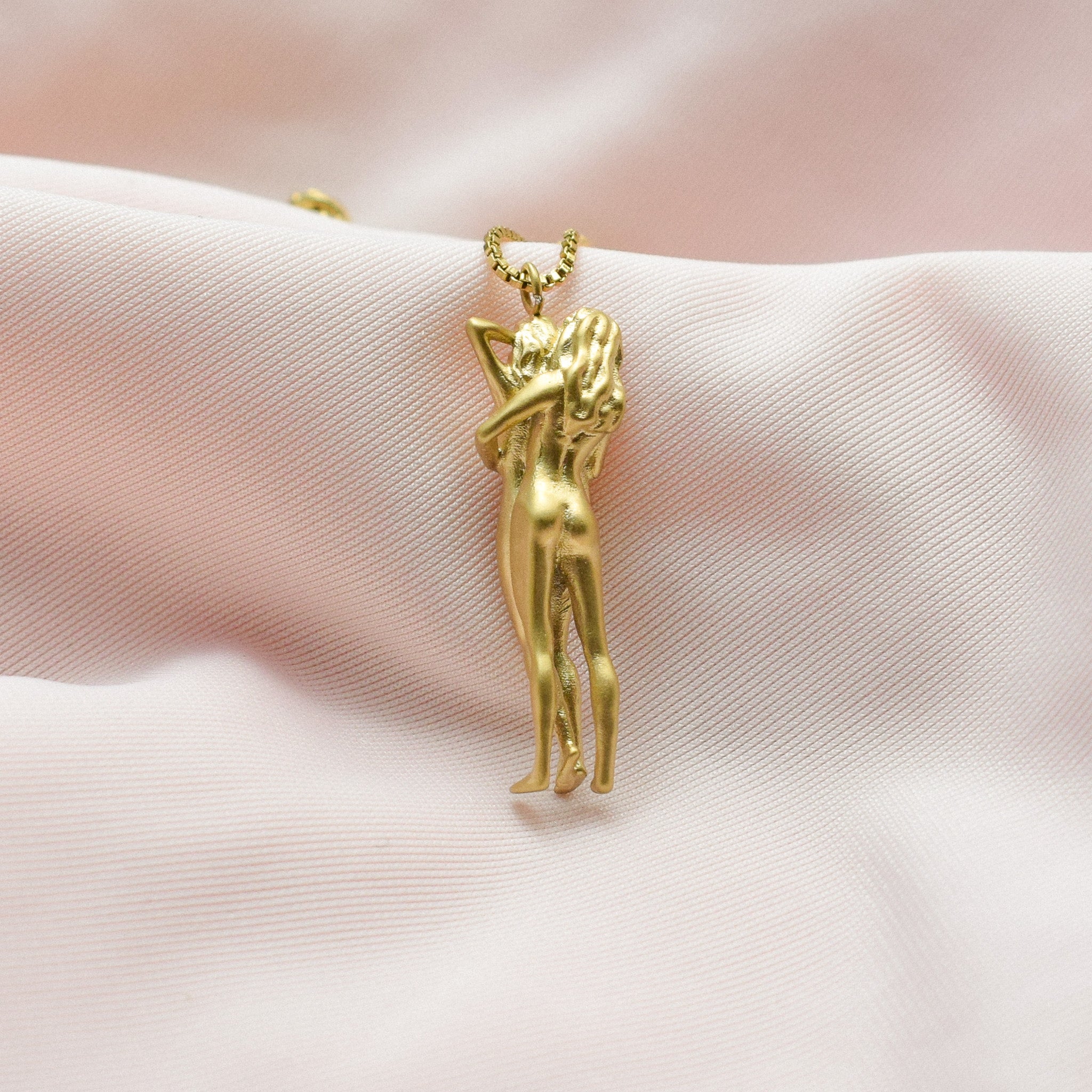 "Embrace" Women Necklace (Preorder)