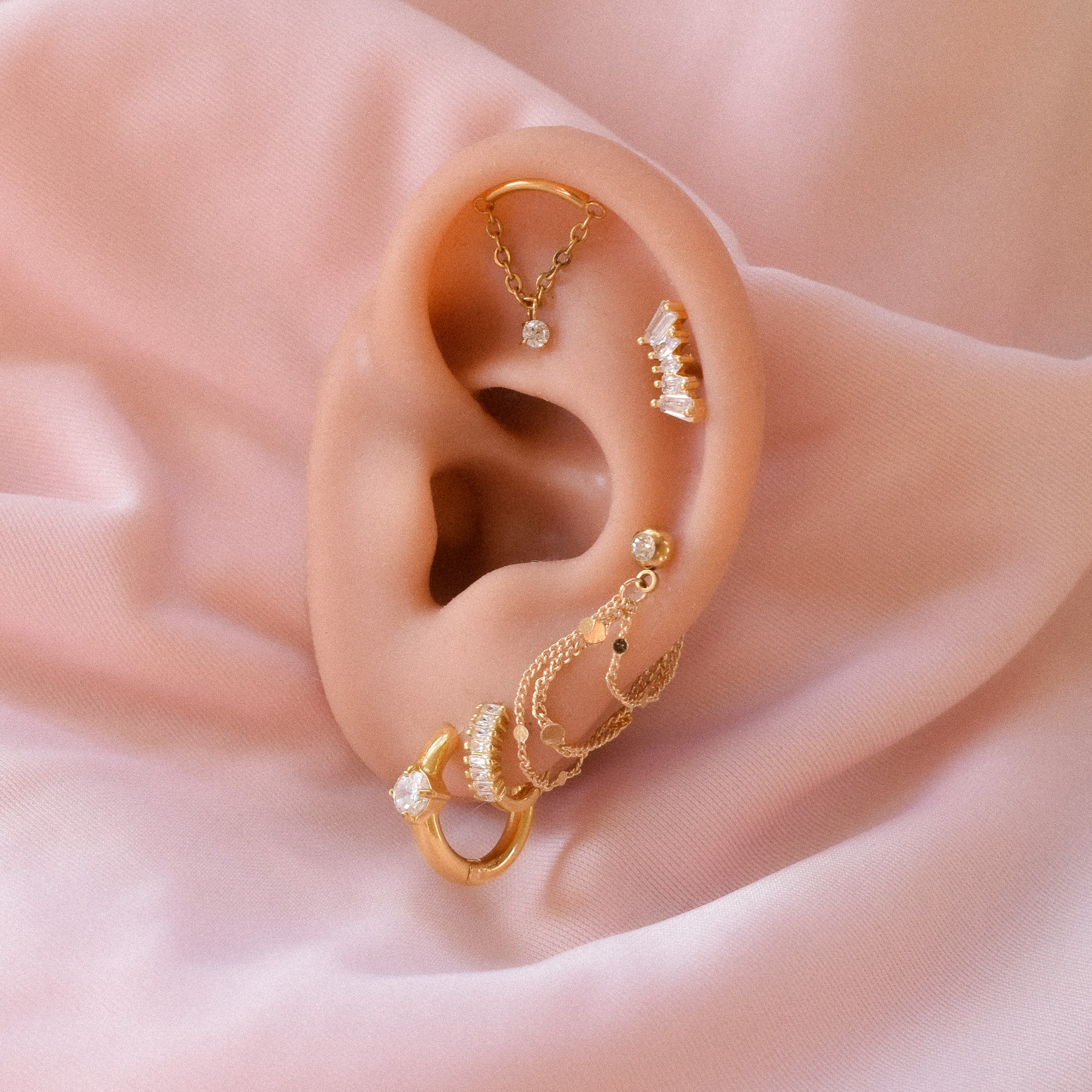 “Rosario” Tiny Chain Earring