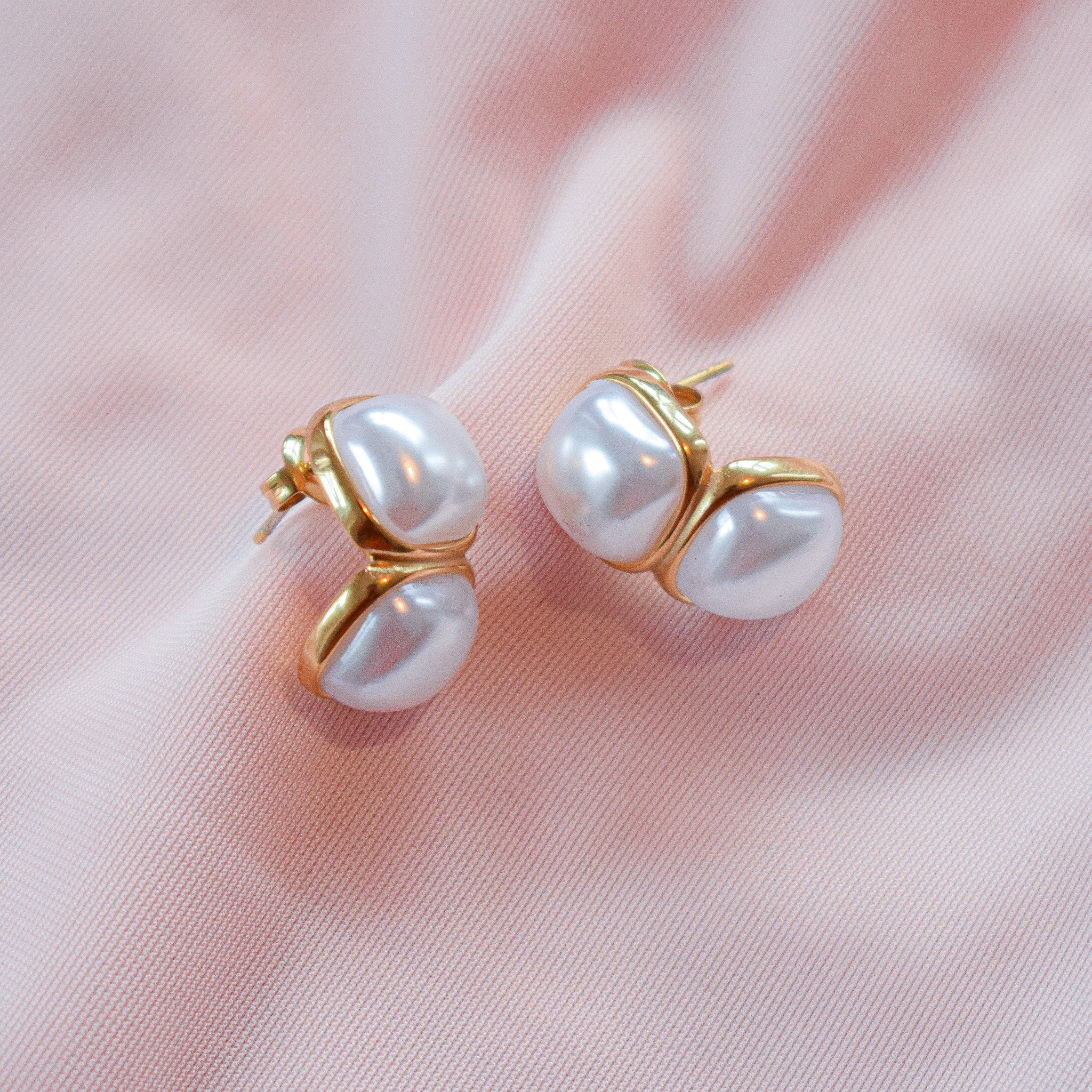 “Agnes” Pearl Earrings