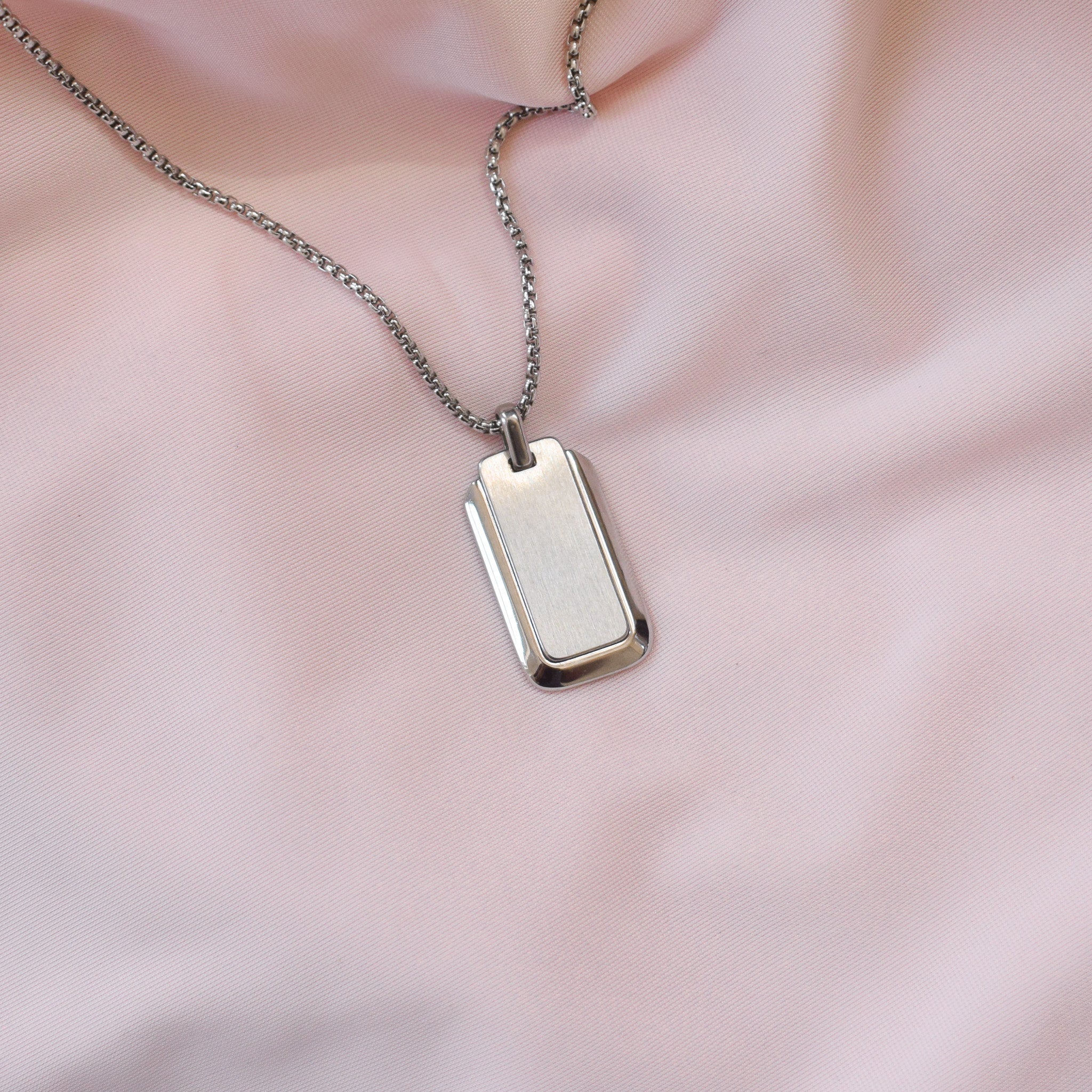 "Alaric” Pendant Necklace