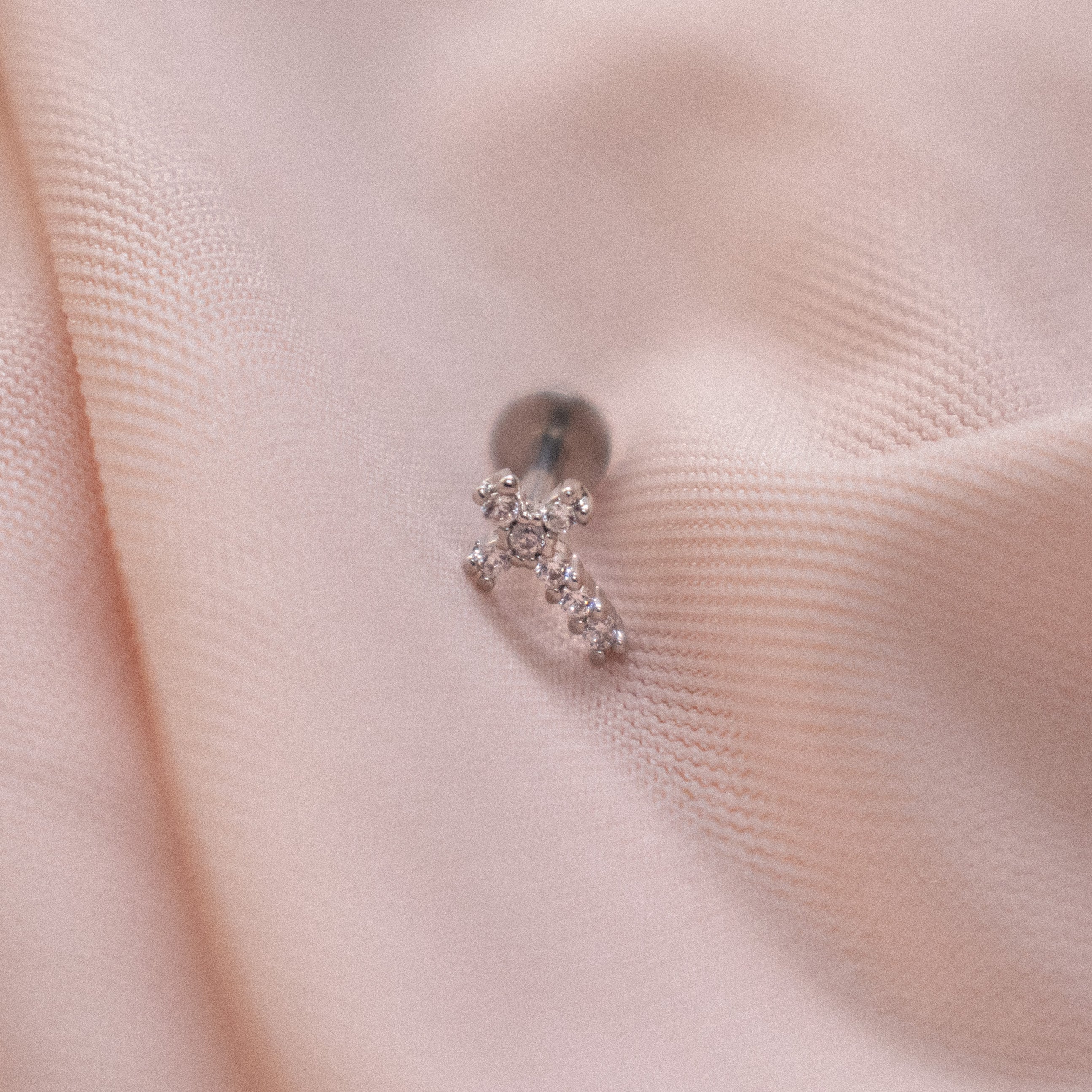 "Aiste” Cross Internally Threaded Labret 16 Gauge