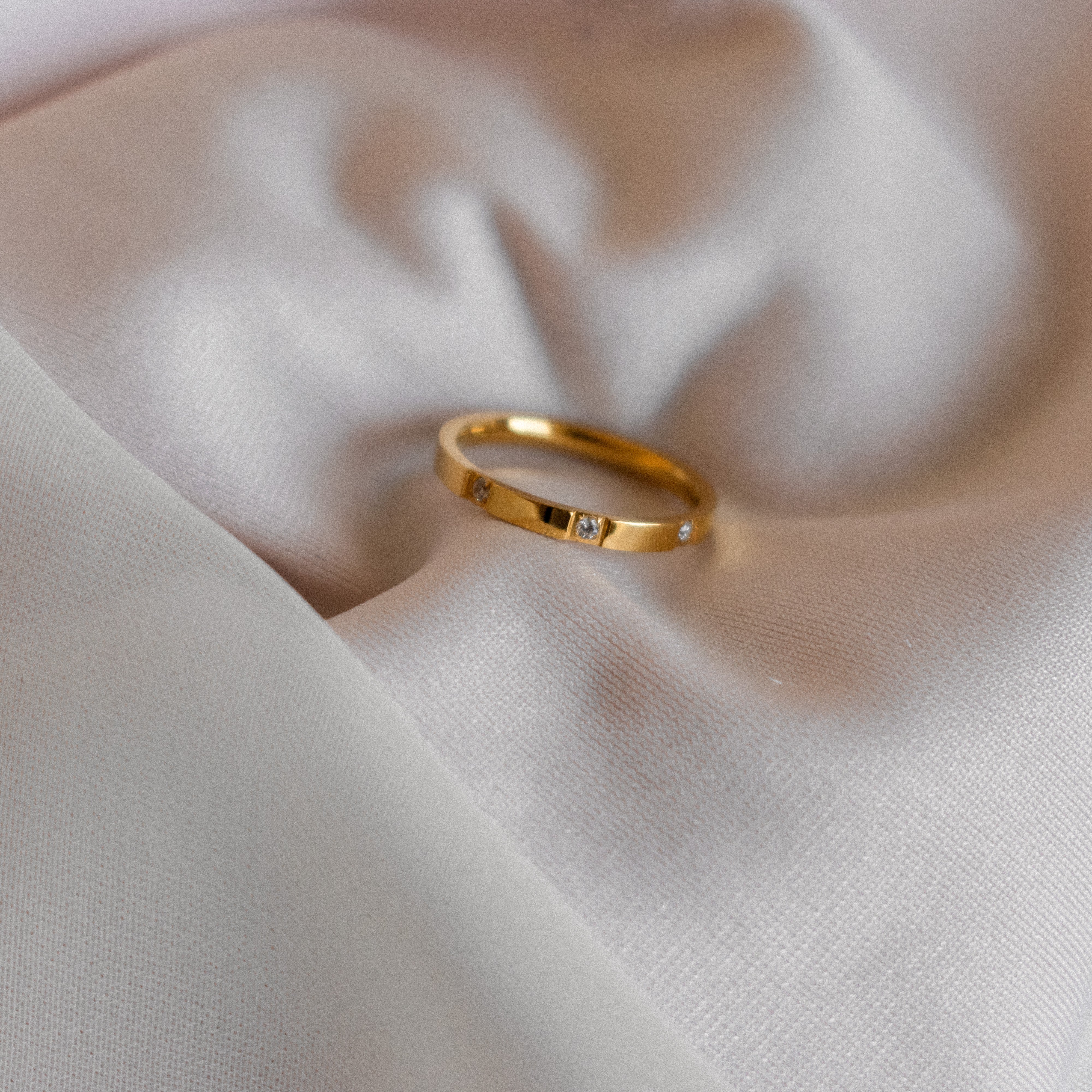 Gold cz stone ring