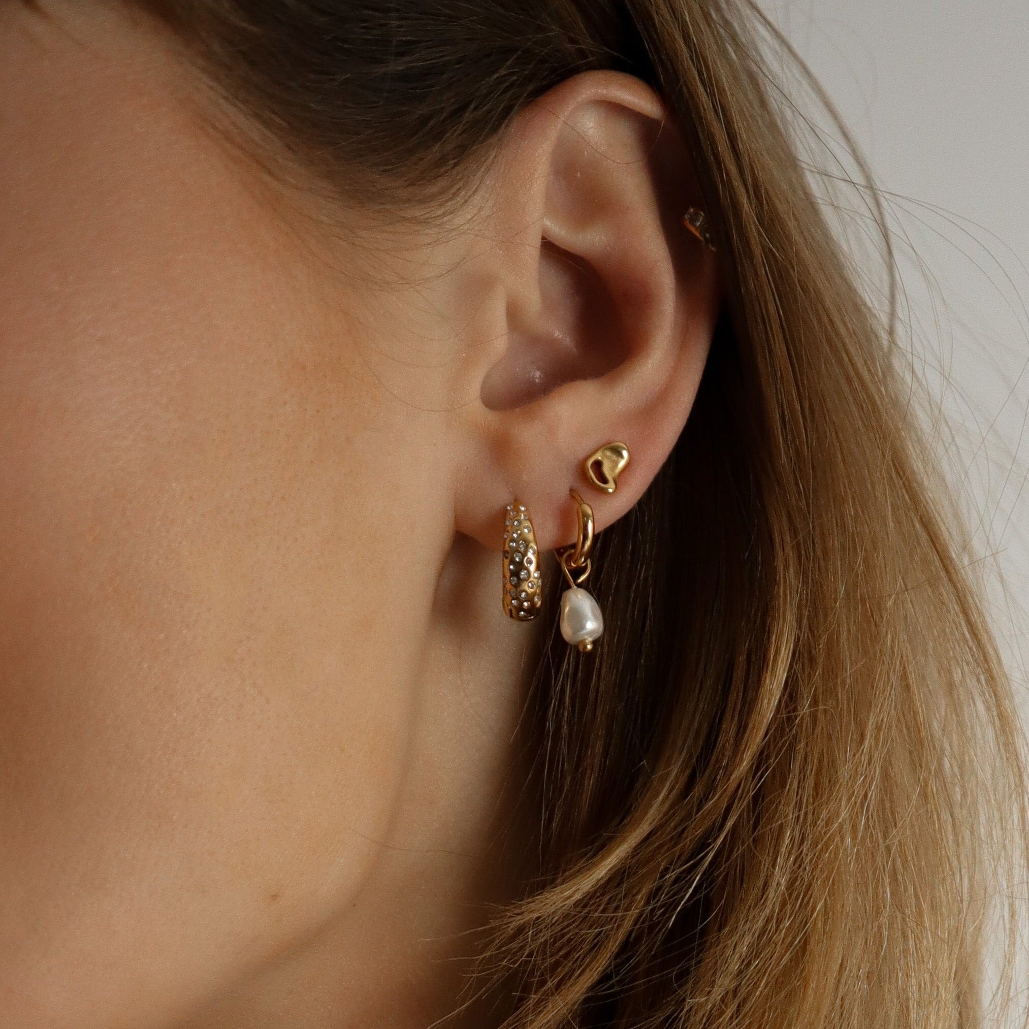 "Mae" Pearl Huggie Earring
