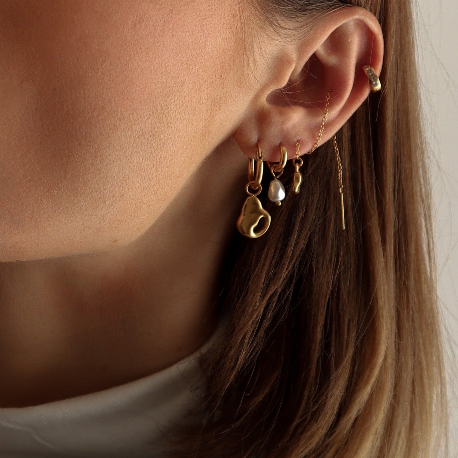 "Mae" Pearl Huggie Earring