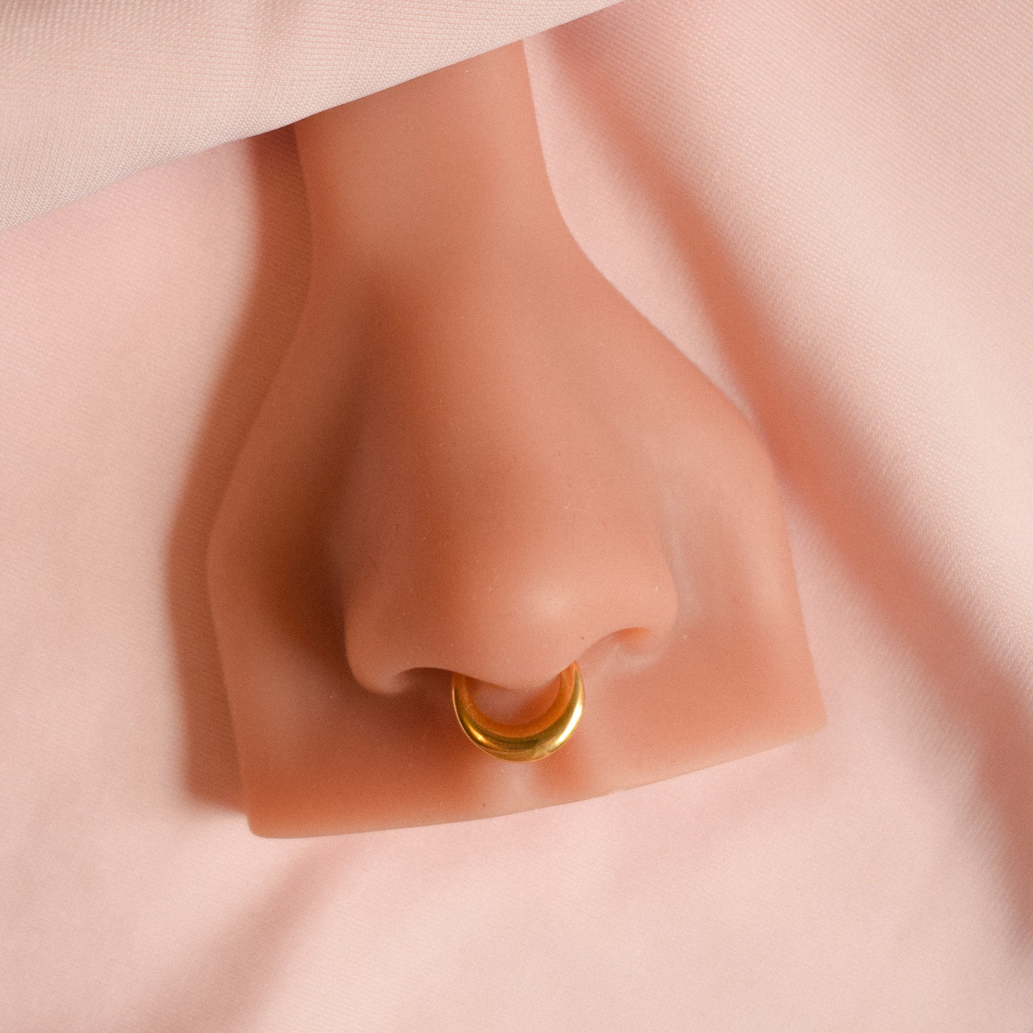 “Lorie” Chunky Click Hinged Hoop Ring