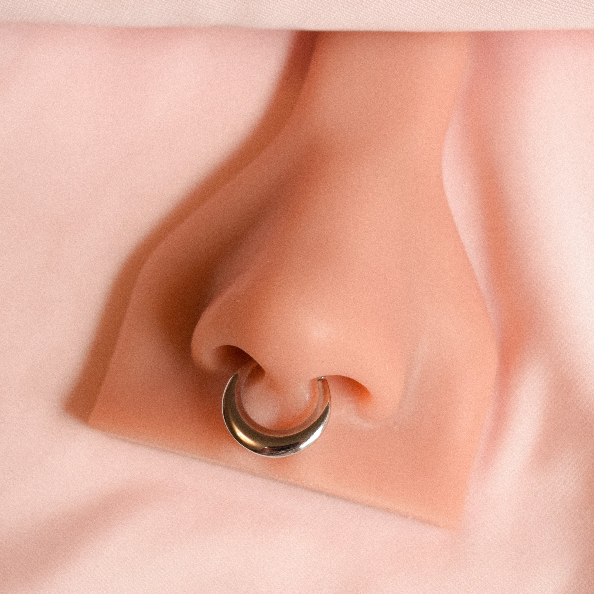 “Lorie” Chunky Click Hinged Hoop Ring