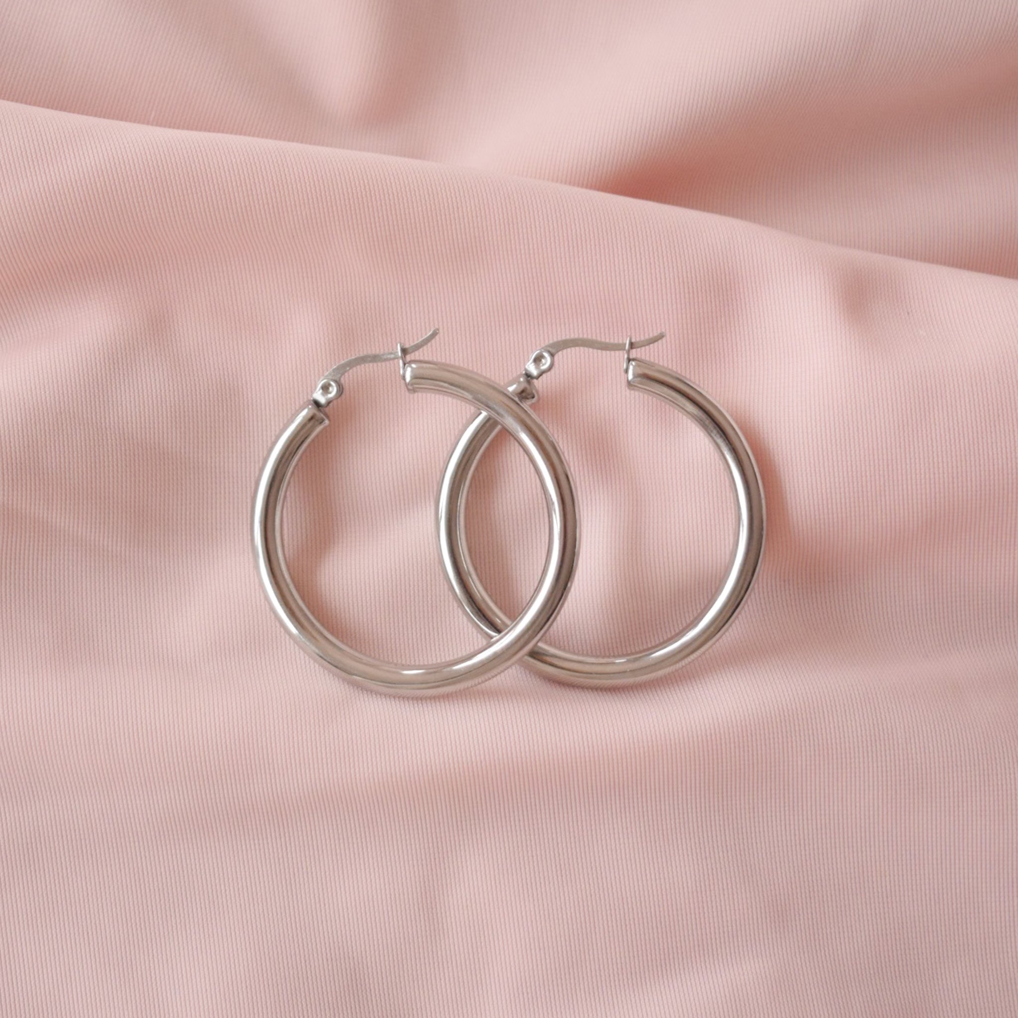 "Vera" Hoop Earrings