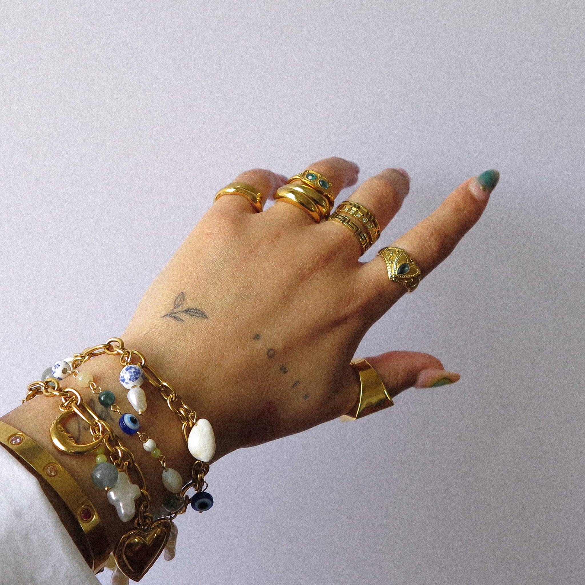 "Marina” Shell Floral Bracelet