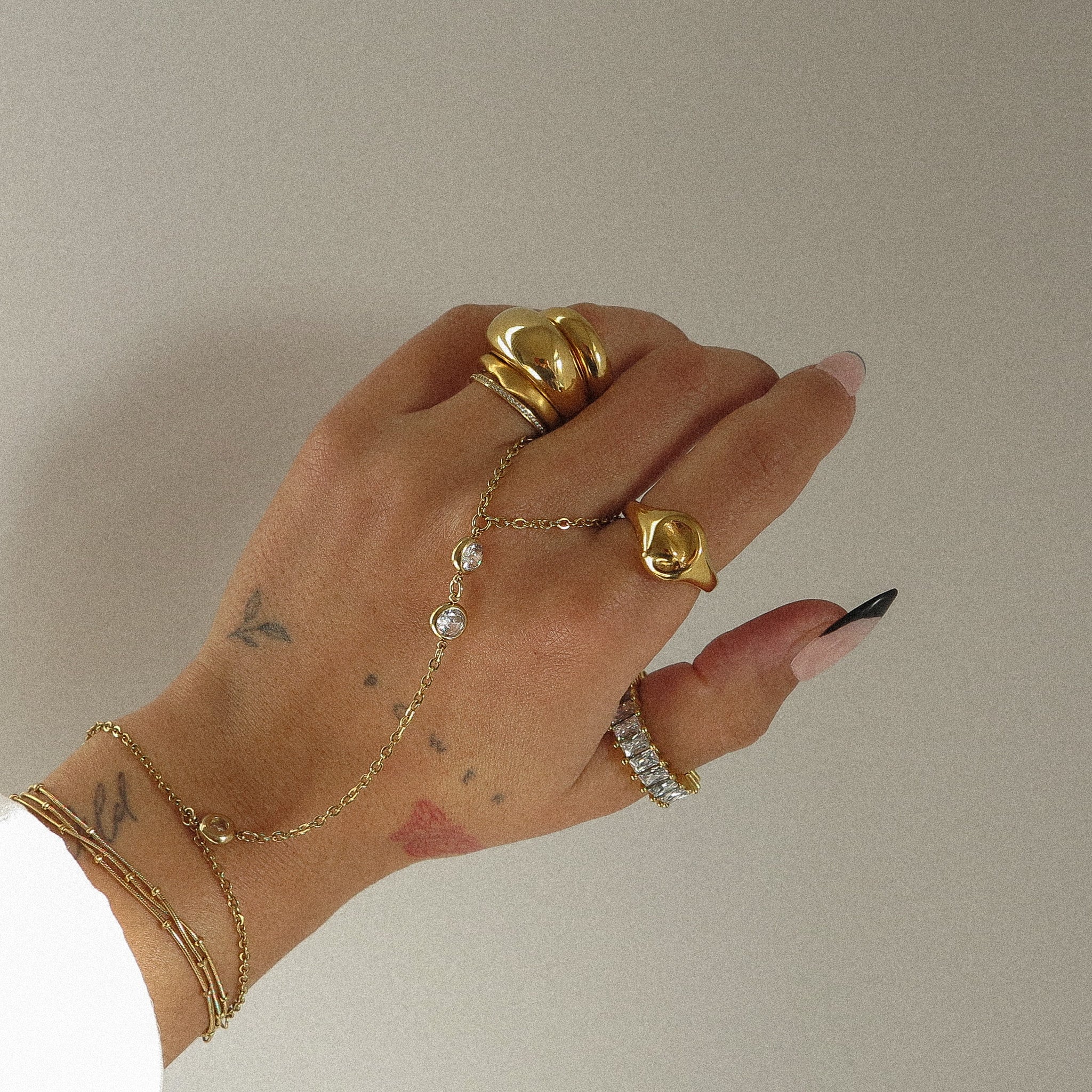 "Alaya" Sparkle Hand Chain