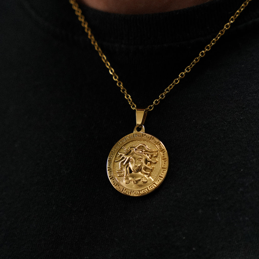 “Medusa” Round Pendant Necklace