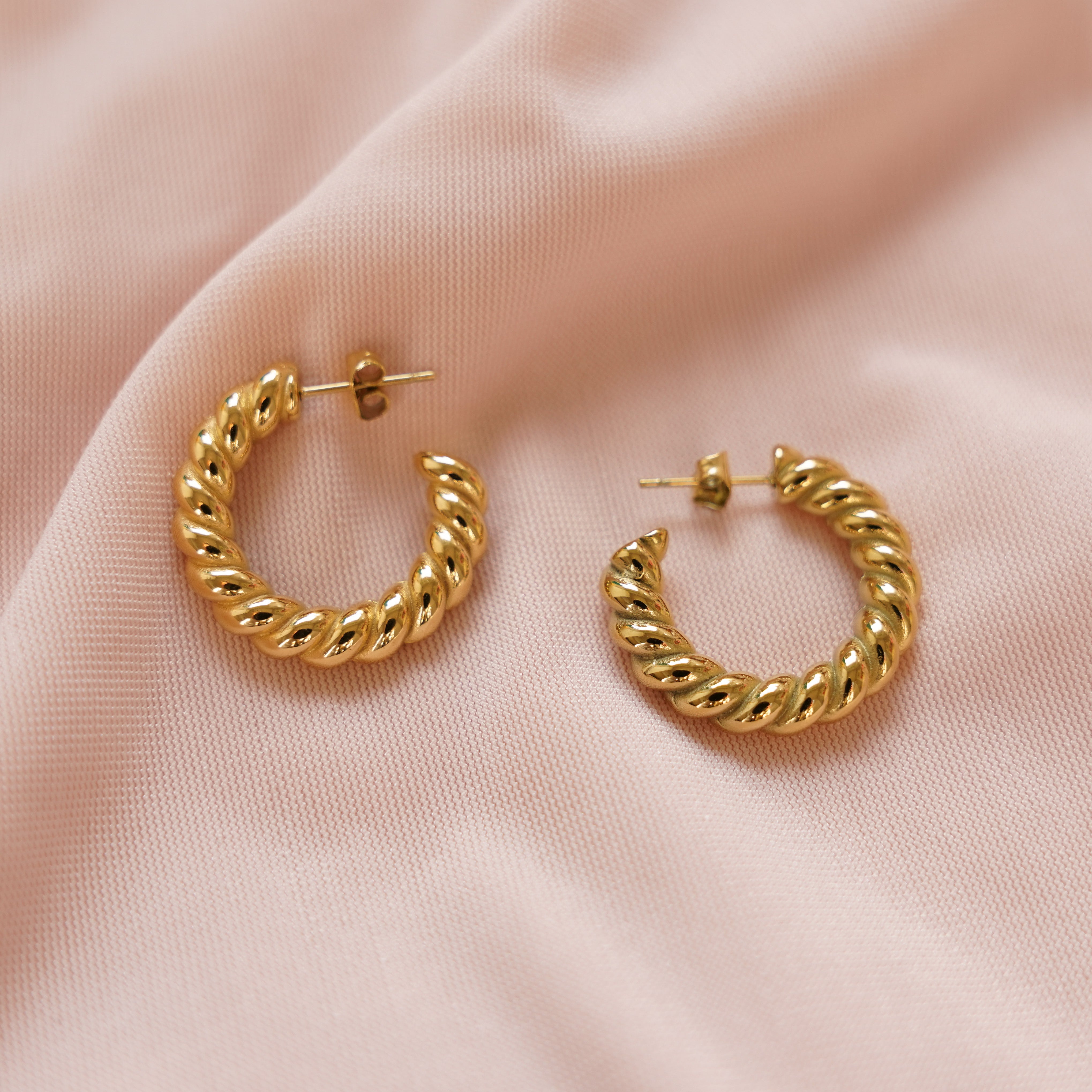 “Lisa” Twisted Hoops