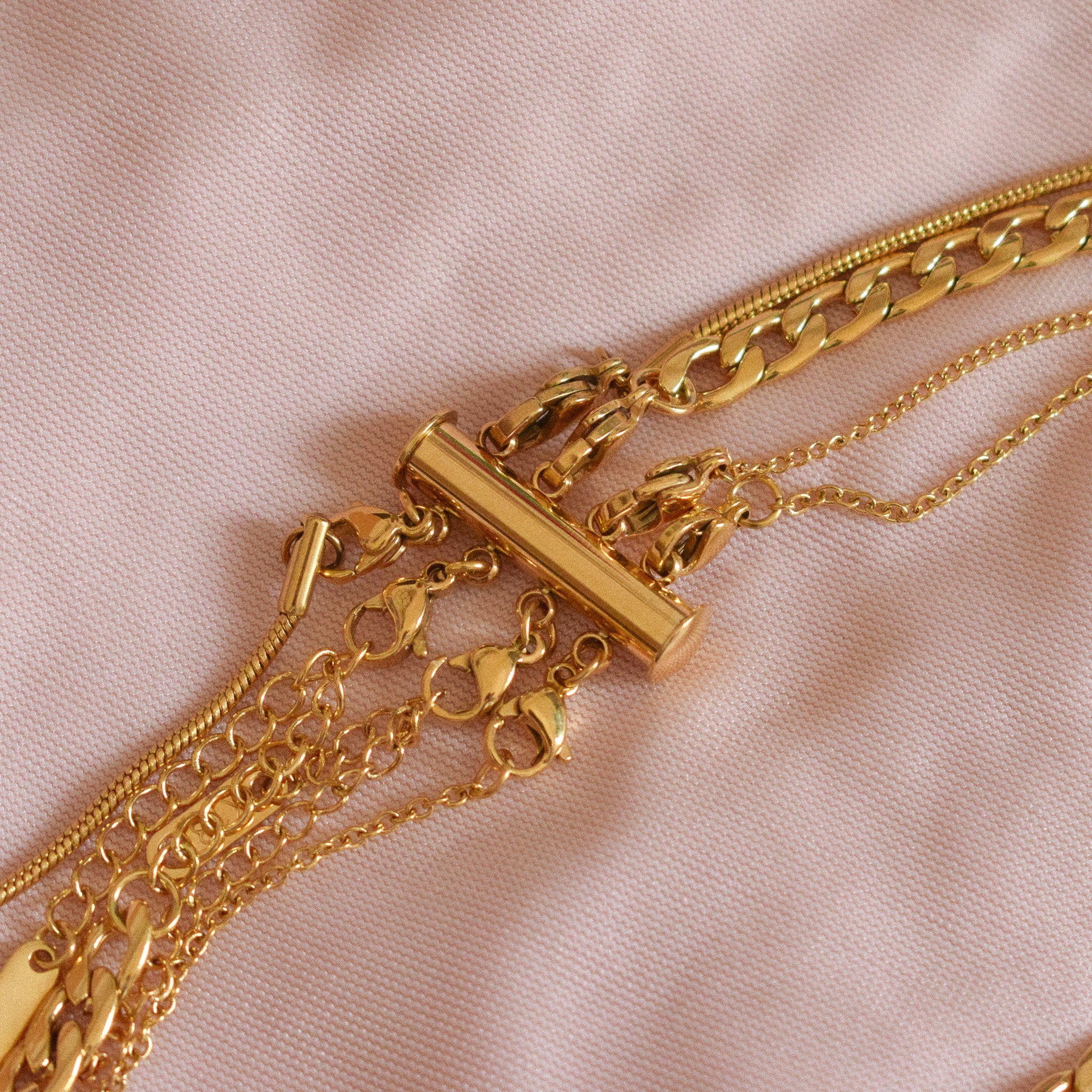 Gold Necklace Anti-Tangle Bar
