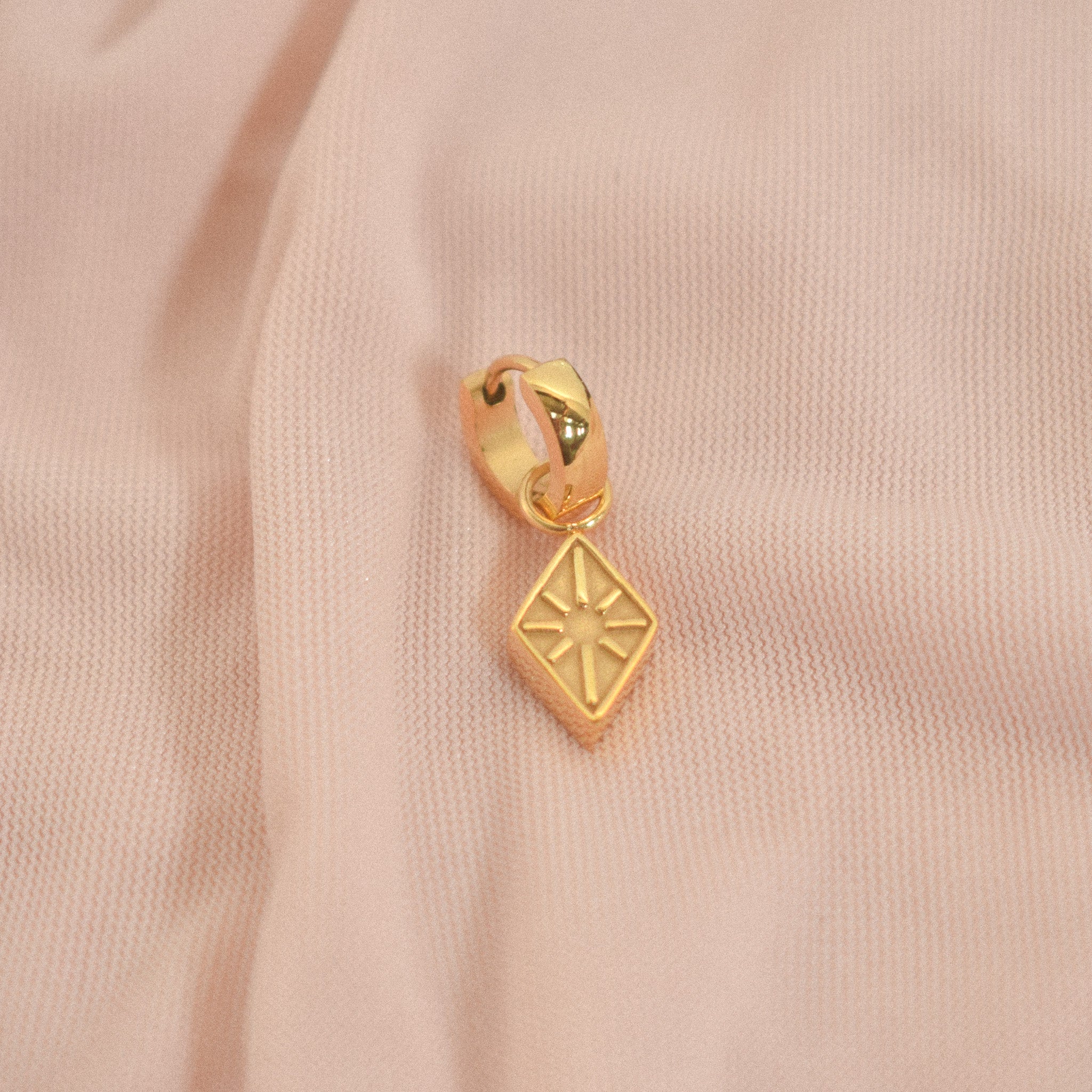 "Meygan" Pattern Diamond Huggie