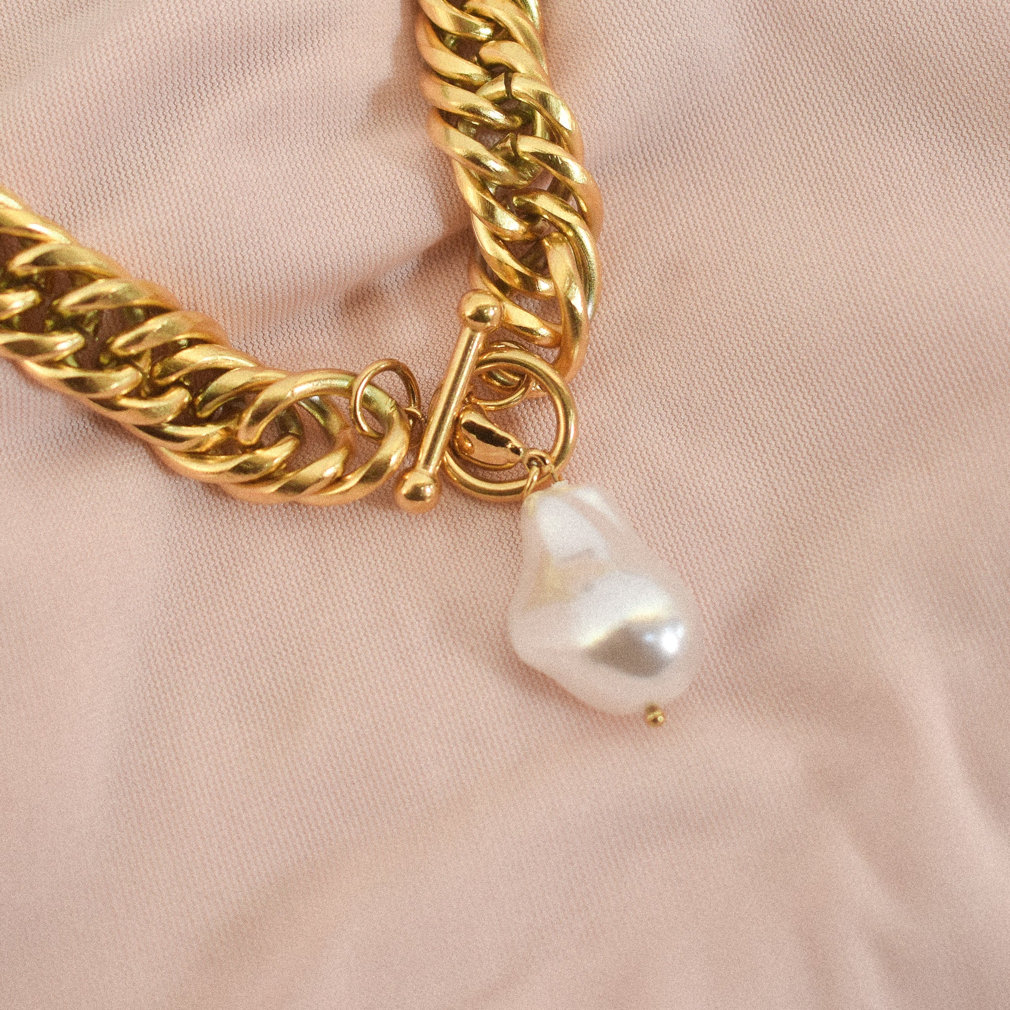 "Faye" Chunky T Bar Pearl Necklace